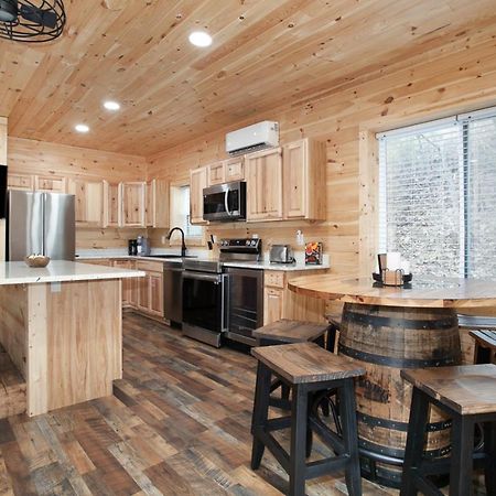 Whiskey Barrel W Hot Tub Arcade Game Fire Pit Villa Sevierville Eksteriør bilde