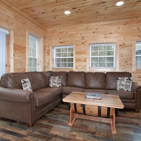 Whiskey Barrel W Hot Tub Arcade Game Fire Pit Villa Sevierville Eksteriør bilde