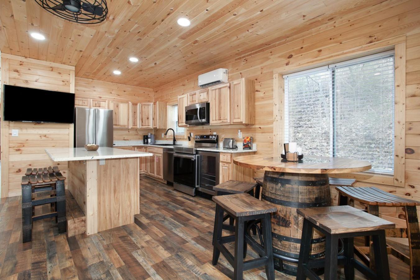 Whiskey Barrel W Hot Tub Arcade Game Fire Pit Villa Sevierville Eksteriør bilde
