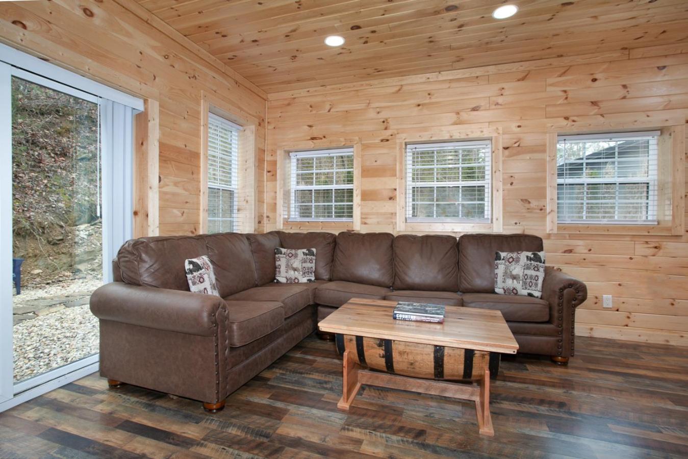 Whiskey Barrel W Hot Tub Arcade Game Fire Pit Villa Sevierville Eksteriør bilde