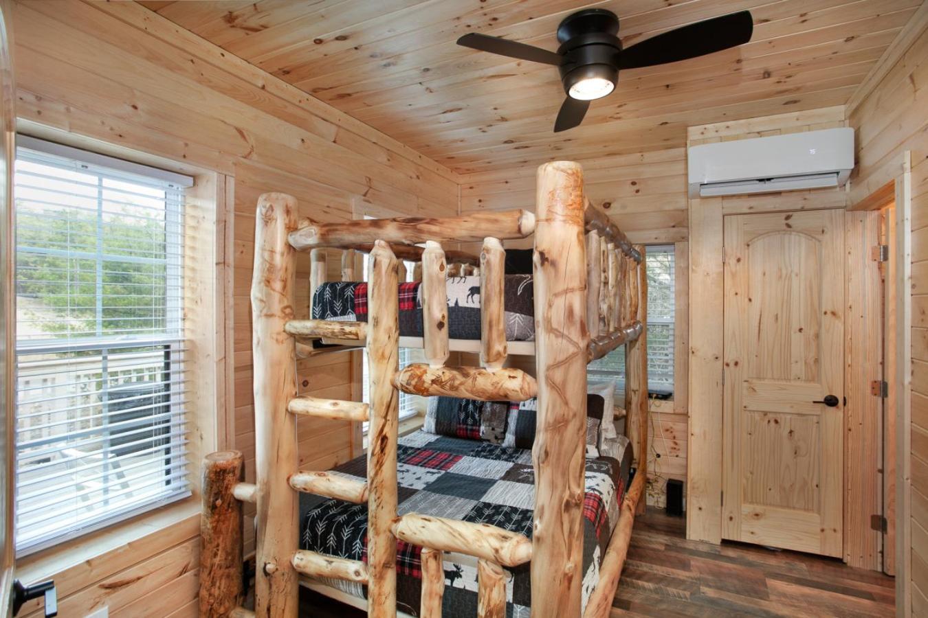 Whiskey Barrel W Hot Tub Arcade Game Fire Pit Villa Sevierville Eksteriør bilde