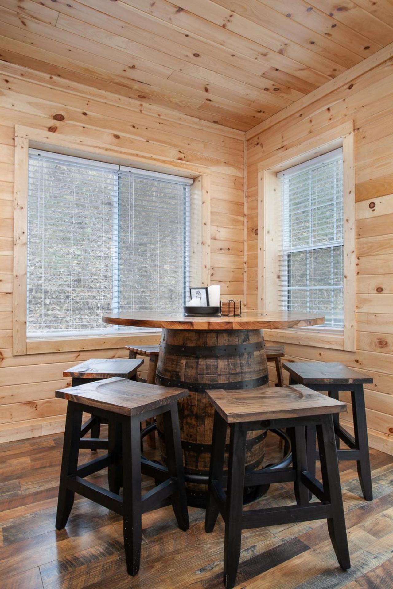 Whiskey Barrel W Hot Tub Arcade Game Fire Pit Villa Sevierville Eksteriør bilde
